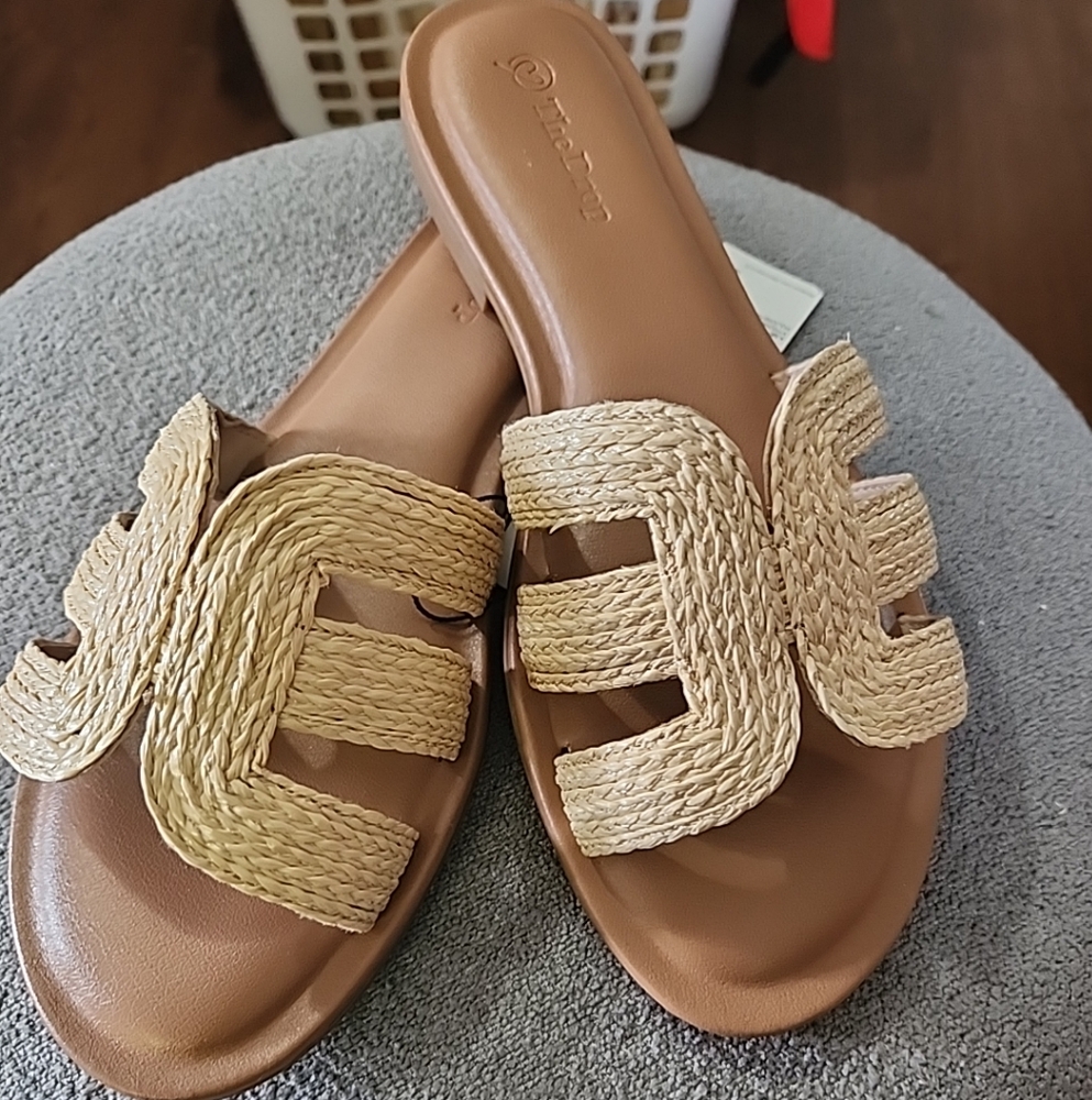 The Drop Women's Tan Slide Sandals. NWT Size 7.5 Manmade Materials
